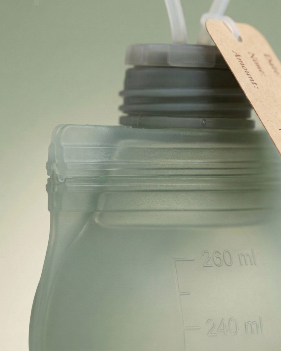 Close-up detail of Relievoo silicone storage bag showing screw cap seal and 240ml 260ml measurement markings