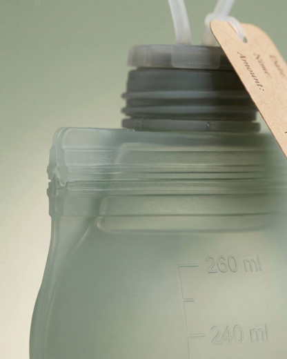 Close-up detail of Relievoo silicone storage bag showing screw cap seal and 240ml 260ml measurement markings